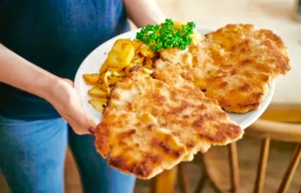 Как венский шницель покорил Европу: история, скандал и проверенные рецепты