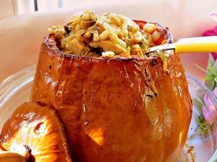 Тыква, фаршированная перловкой и грибами: вкусный осенний рецепт