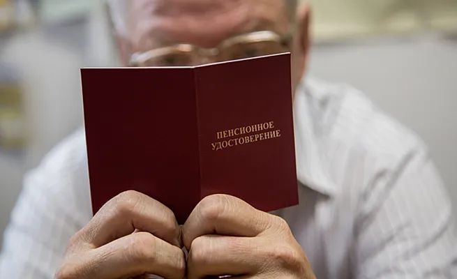 Как черная зарплата влияет на пенсию: мнения Минтруда